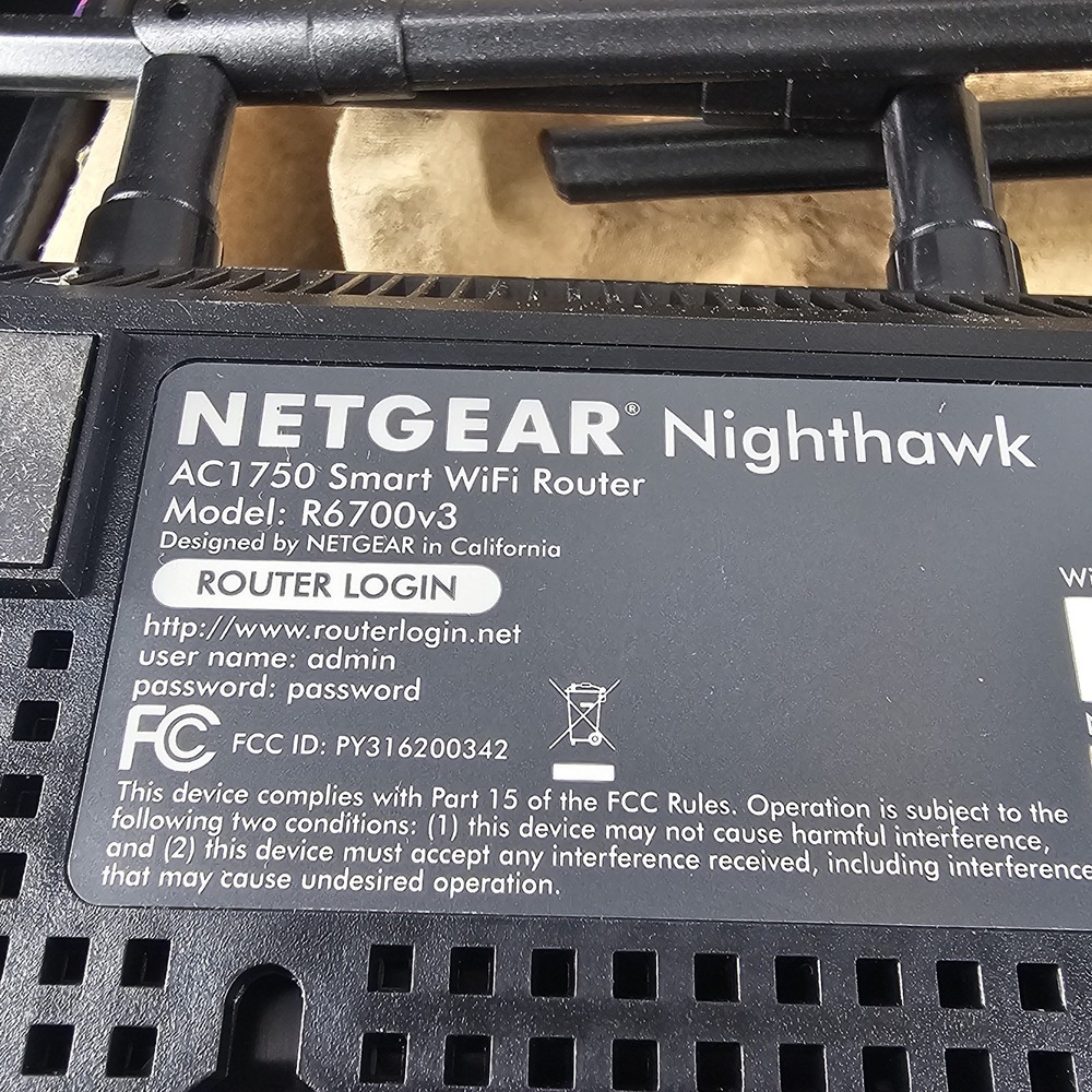 NETGEAR R6700 Nighthawk AC1750 Smart WiFi Router - R6700-100NAS In Box - Picture 8 of 10